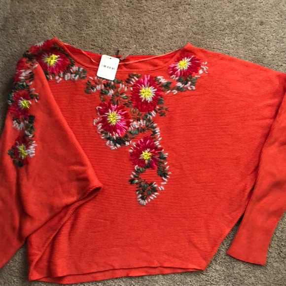 Free People top with floral threading - Picture 1 of 3